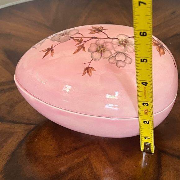 Chinese Cherry Blossom Hand Painted Porcelain Egg - Picture 9 of 10